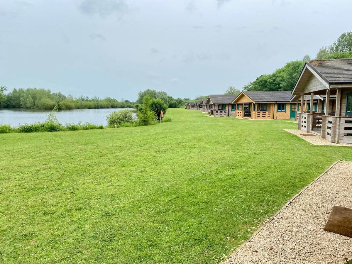 Lake Pochard, Oak Lodge 南塞尔尼 外观 照片